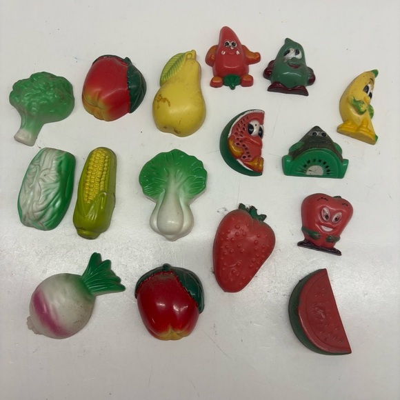 Vintage fruit refrigerator magnets lot - Picture 1 of 2